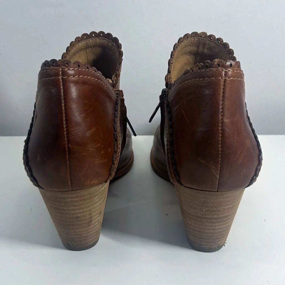Frye Reed Brown Leather Scallop Trim Heeled Ankle Booties Size 9